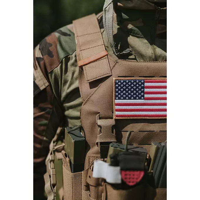 [Zestaw] Kamizelka Recon Plate Carrier Laser-Cut Buckle Up z ładownicą na magazynki AR15/AK - COYOTE [8Fields] + Duża ładownica Laser-Cut ogólnego przeznaczenia - Coyote [8FIELDS] + Panel Buckle Up Laser-Cut na 6 magazynków AR15/AK - Coyote [8Fields]