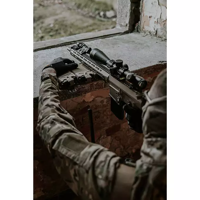 [Zestaw] Replika Airsoftowa EC-903 Edycja Advanced (ulepszony gearbox, programowalny ETU) - Dark Earth [E&amp;C] + Akumulator LI-PO 2200MAH 11,1V 20/40C - T-connector [8FIELDS] + Kompaktowa ładowarka LIPO B3Pro