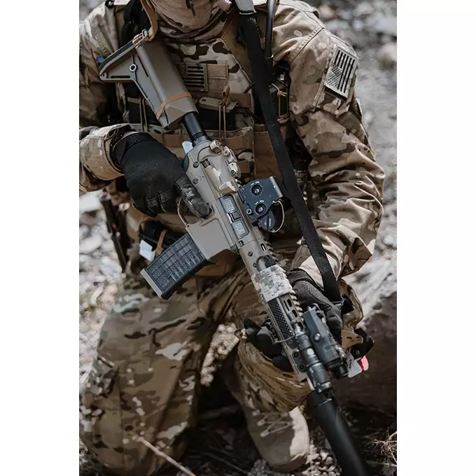 [Zestaw] Replika karabinka Noveske 10.5" Gen III Shorty 300BLK  Eshooter ETU - Tan [EMG] + Ładowarka V3+ do akumulatorów LiPo/LiFe [IPower] + Akumulator Li-Po 1100mAh 11,1V 20C - Deans [IPower]