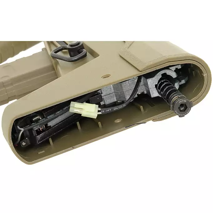 [Zestaw] Urban Assault Rifle - Tan [APS] + Akumulator Li-Po 1100mAh 7,4V 20C [IPower] + Ładowarka V3+ do akumulatorów LiPo/LiFe [IPower]