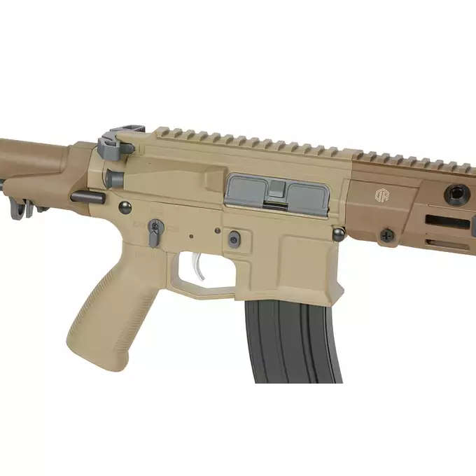 [Zestaw] M923G DEX556 5.56 - Tan [DE Airsoft] + Polimerowy magazynek STRIKE MAG 210 kulek do M4/AR15 - TAN [EMG]