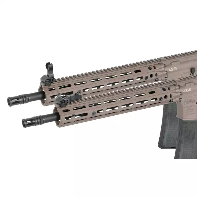 [Zestaw] Replika Daniel Defense M4A1 RIII 14.5" Eshooter ETU, GEN-2 - FDE [EMG] + Ładowarka V3+ do akumulatorów LiPo/LiFe [IPower] + Akumulator Li-Po 1100mAh 11,1V 20C - Deans [IPower]