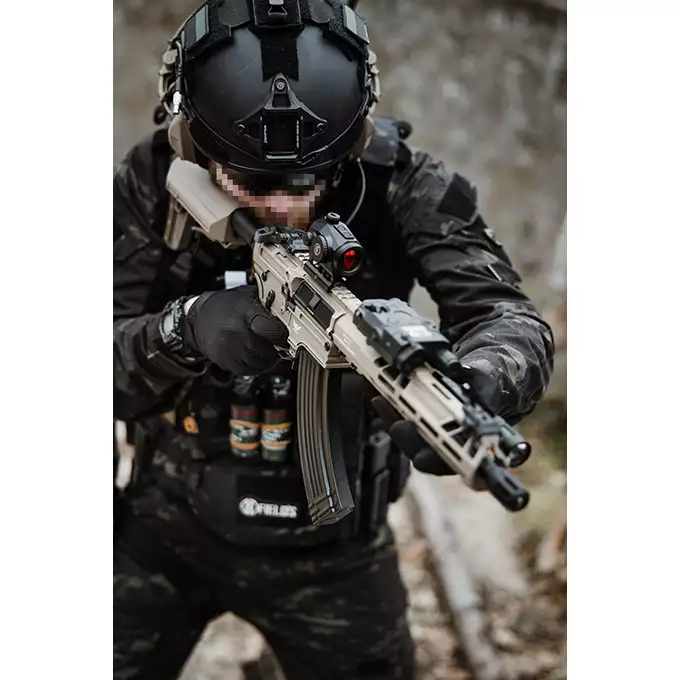[Zestaw] Karabinek ASG M918G UTR Ek47 Falcon 3.0 ETU - TAN [Double Eagle] + Akumulator Li-Po 1100mAh 11,1V 20C - Deans [IPower] + Ładowarka V3+ do akumulatorów LiPo/LiFe [IPower]