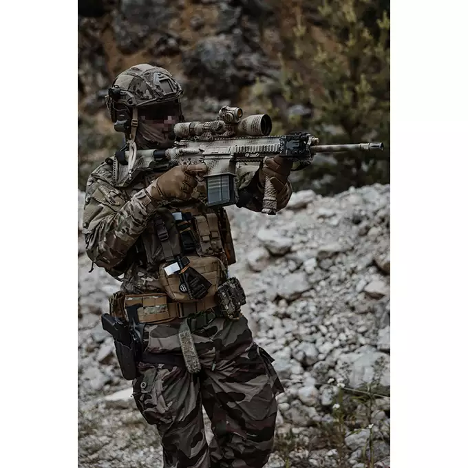 [Zestaw] Replika Airsoftowa EC-202 Edycja Advanced (ulepszony gearbox, programowalny ETU) - Black [E&amp;C] + Akumulator airsoftowy 25C 1100mAh 3S1P 11.1V LiPo T-Plug + Kompaktowa ładowarka LIPO B3Pro