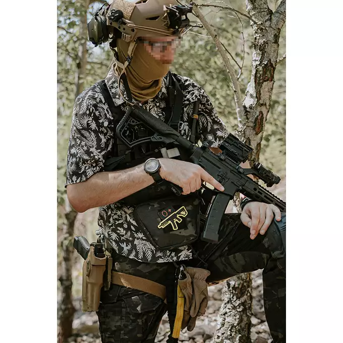 [Zestaw] Buckle Up Assault Plate Carrier Cummerbund - MB [8FIELDS] + Panel Buckle-up COMPACT - wkład na 3 magazynki, MOLLE Laser Cut - Multicamo Black [8FIELDS] + Dolna kieszeń użytkowa na akcesoria z linkami shockcord, Laser Cut - Multicamo Black [8FIELDS]