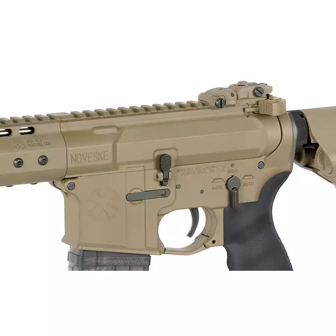 [Zestaw] Replika Karabinka Noveske 13.7" Gen III INFIDEL Eshooter ETU, GEN-2 - FDE [EMG] + Ładowarka V3+ do akumulatorów LiPo/LiFe [IPower] + AKUMULATOR AIRSOFTOWY 25C 800MAH 3S1P 11.1V LIPO GENS ACE G-TECH T-PLUG
